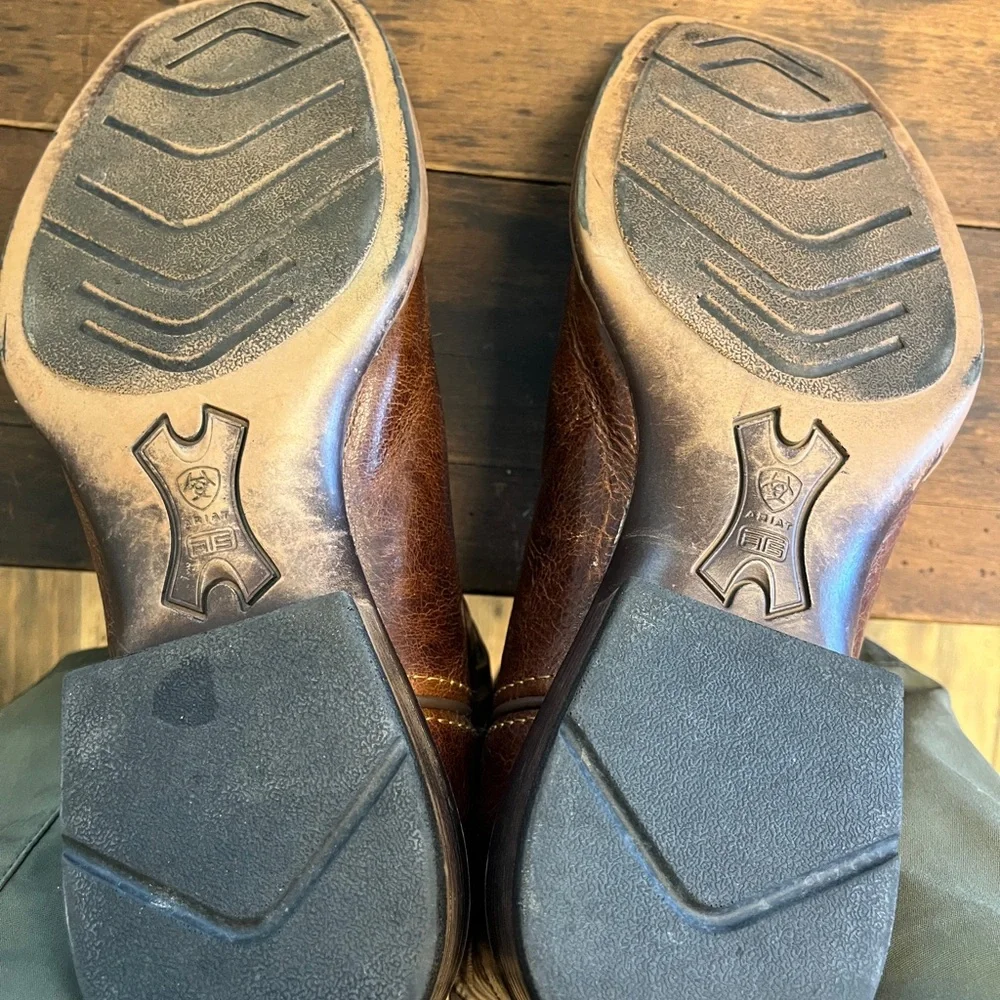 Ariat Brown Western Boots with Intricate Stitching - Picture 9 of 9